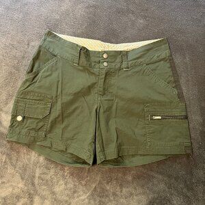 COLUMBIA Omni-Shade Women's Khaki Green Shorts - Size 6